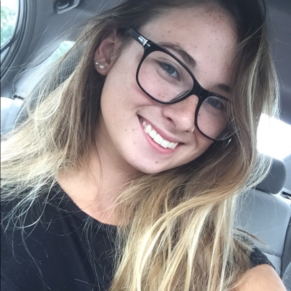 Meet your Posher, Lauren